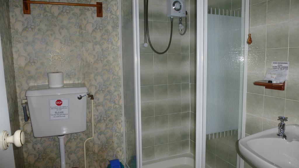Whitehall Guest House Colwyn Bay Bagian luar foto
