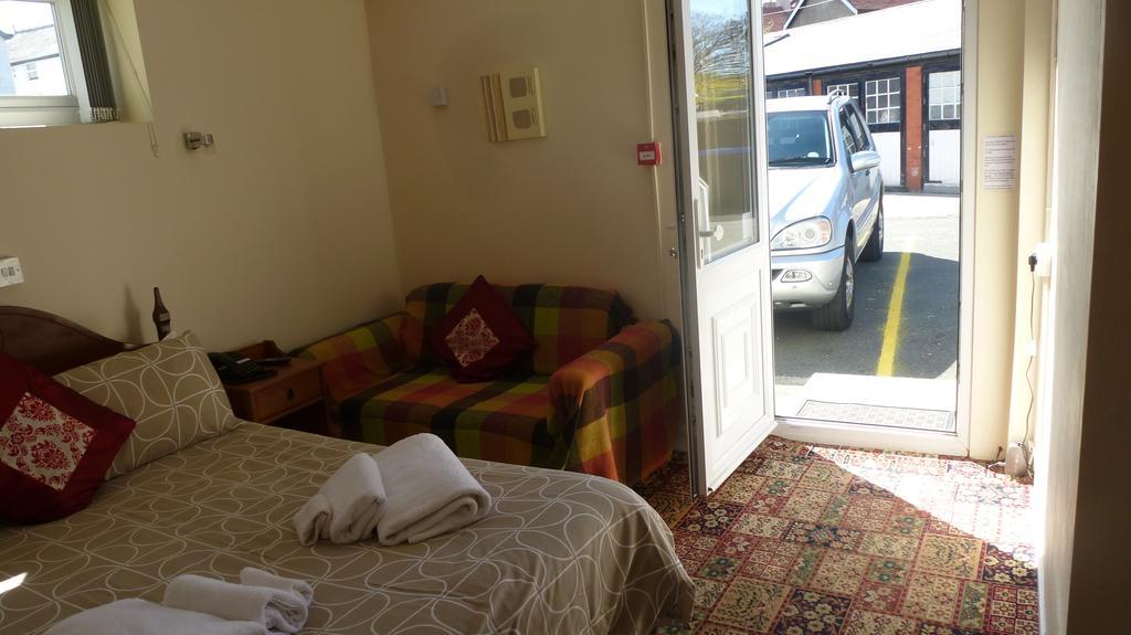 Whitehall Guest House Colwyn Bay Bagian luar foto