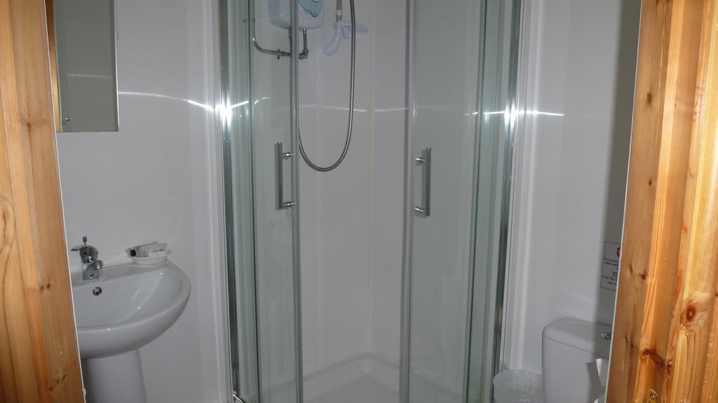 Whitehall Guest House Colwyn Bay Bagian luar foto