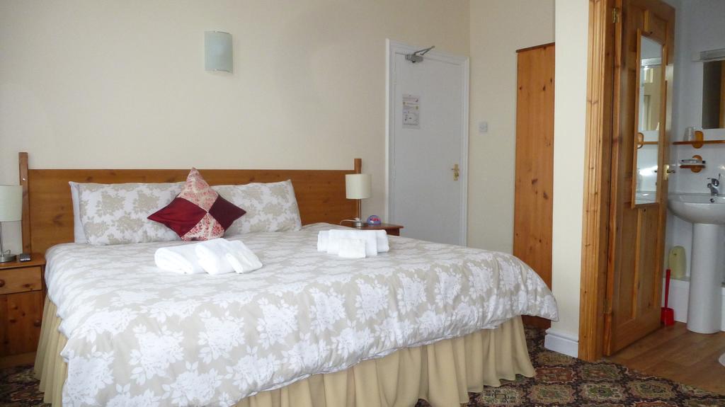Whitehall Guest House Colwyn Bay Bagian luar foto