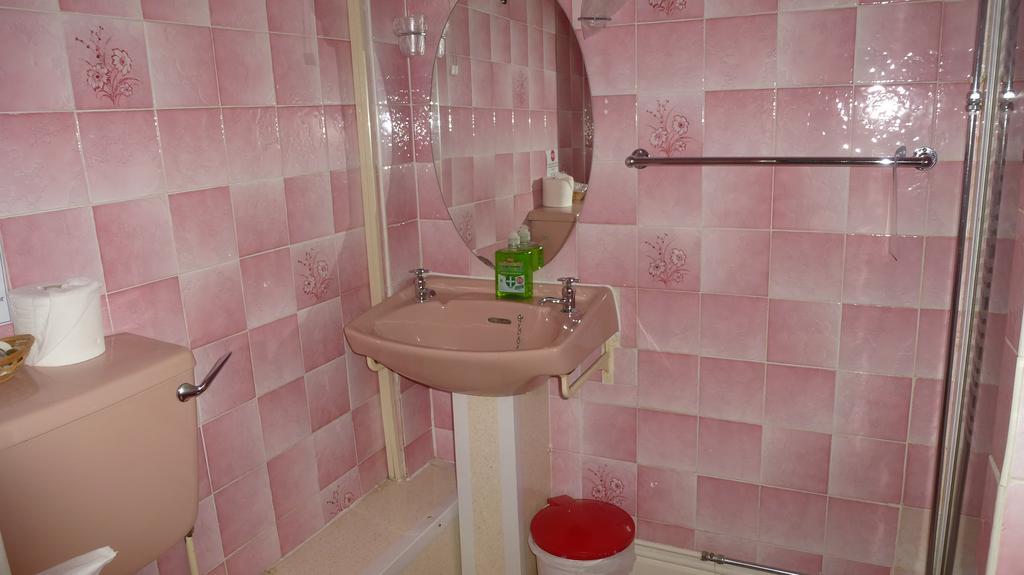 Whitehall Guest House Colwyn Bay Bagian luar foto