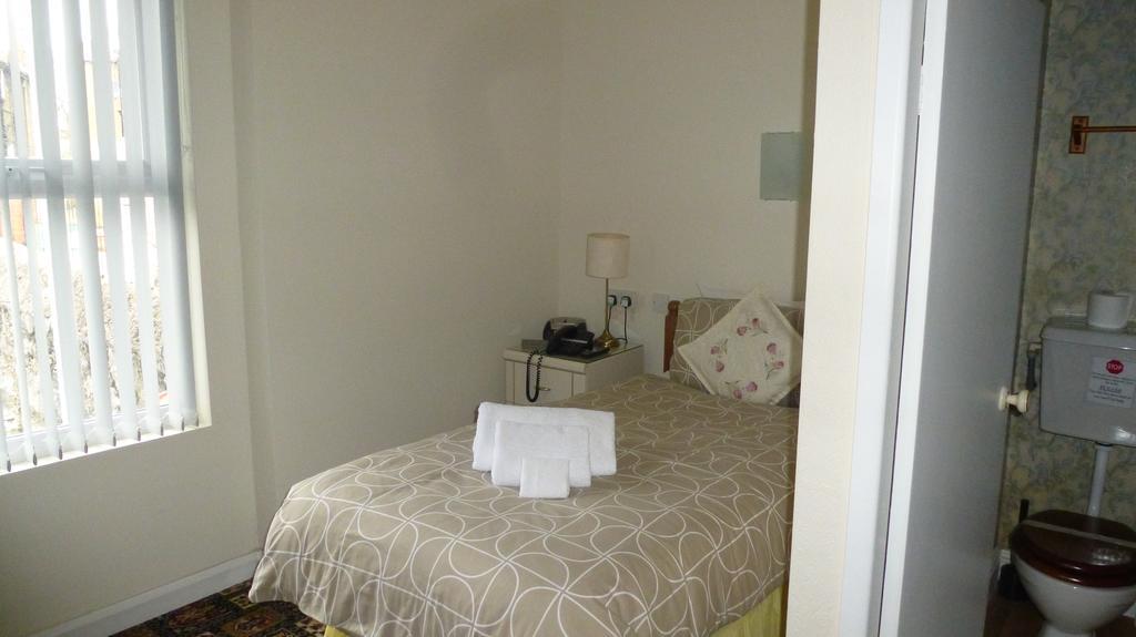Whitehall Guest House Colwyn Bay Bagian luar foto