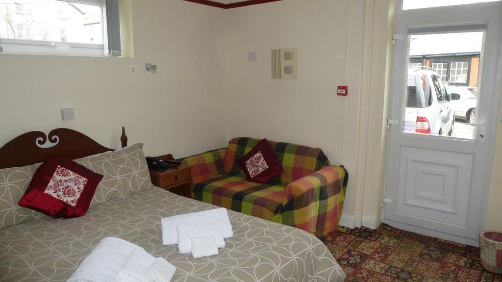 Whitehall Guest House Colwyn Bay Bagian luar foto