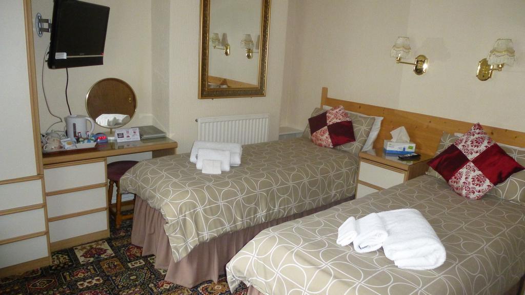 Whitehall Guest House Colwyn Bay Bagian luar foto