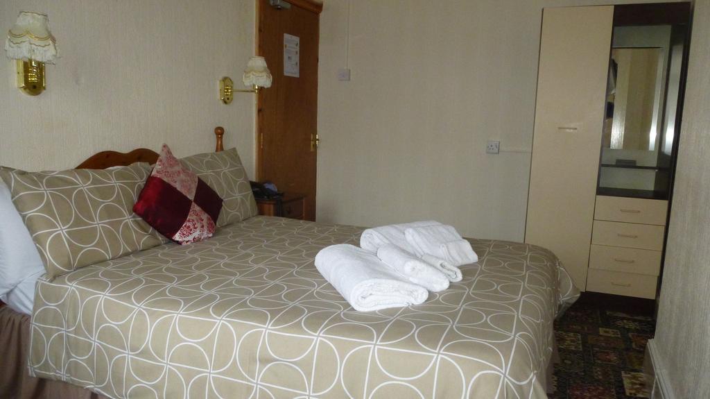 Whitehall Guest House Colwyn Bay Bagian luar foto