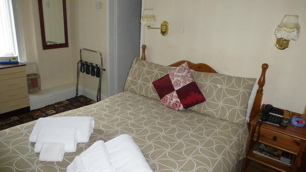 Whitehall Guest House Colwyn Bay Bagian luar foto
