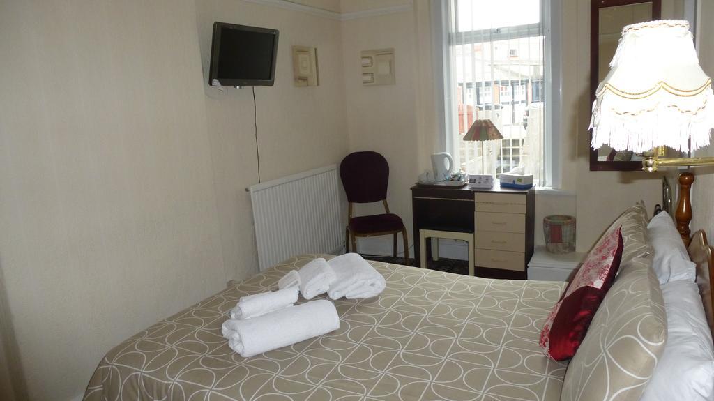 Whitehall Guest House Colwyn Bay Bagian luar foto