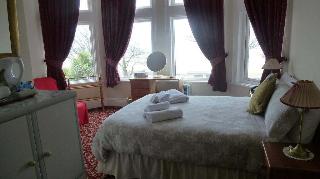 Whitehall Guest House Colwyn Bay Bagian luar foto