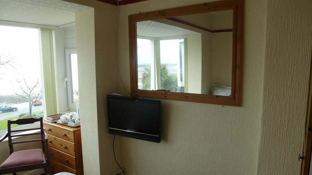 Whitehall Guest House Colwyn Bay Bagian luar foto
