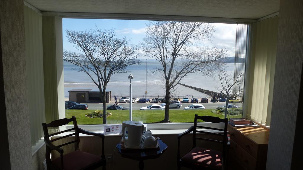 Whitehall Guest House Colwyn Bay Bagian luar foto