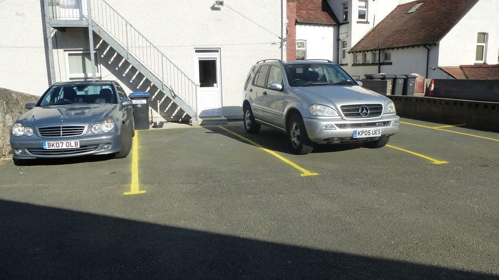 Whitehall Guest House Colwyn Bay Bagian luar foto