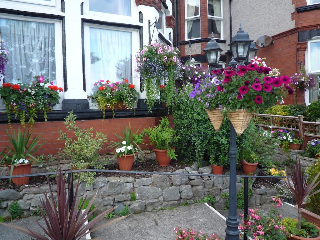 Whitehall Guest House Colwyn Bay Bagian luar foto