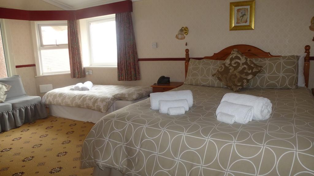 Whitehall Guest House Colwyn Bay Bagian luar foto